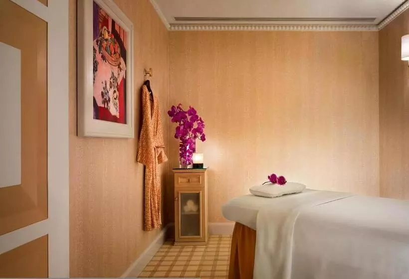 Suite with lake view, Wynn Macau