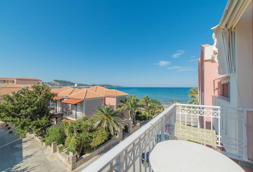 استودیو استاندارد با چشم‌انداز دریا, Xenos Kamara Beach
