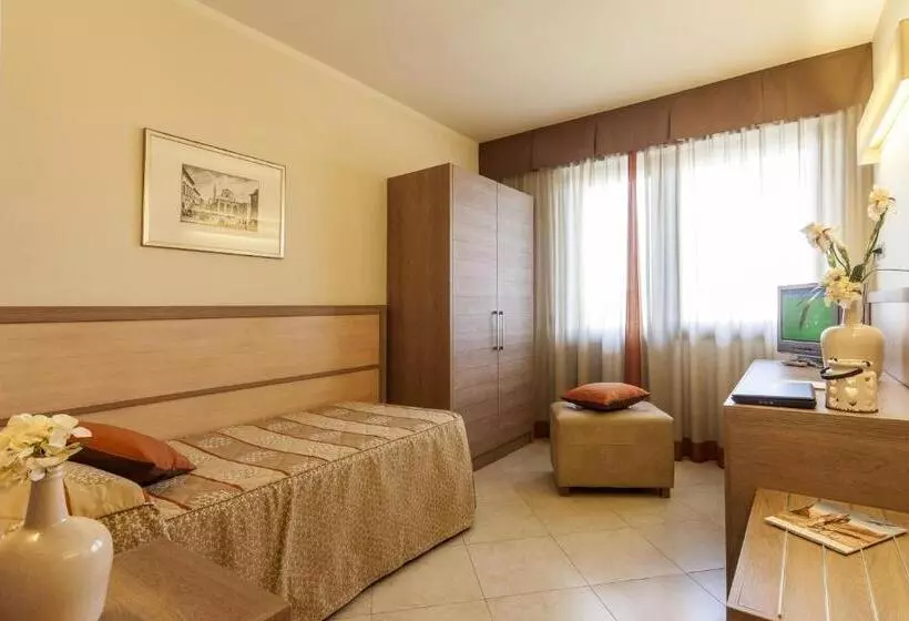 اتاق استاندارد یک نفره, Nilhotel Florence