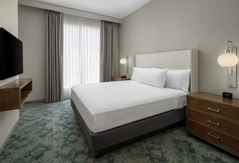 キングサイズベッドのスイートルーム, Embassy Suites By Hilton Charleston Harbor Mt. Pleasant