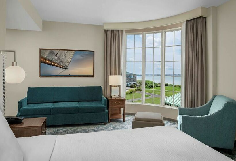 キングサイドベッドのスタンダードワンルーム, Embassy Suites By Hilton Charleston Harbor Mt. Pleasant