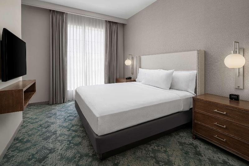 キングサイズベッドのスイートルーム, Embassy Suites By Hilton Charleston Harbor Mt. Pleasant