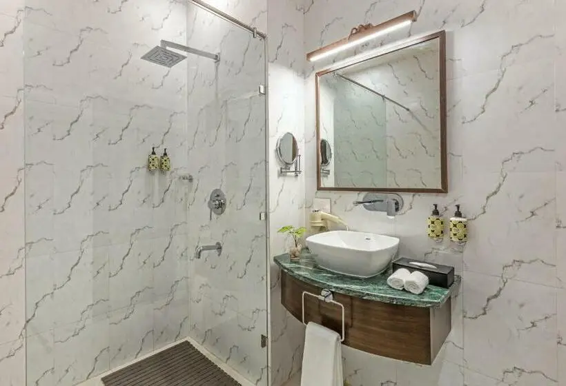 Büyük Çift Kişilik Yataklı Lüks Oda, Lemon Tree Premier, Rishikesh