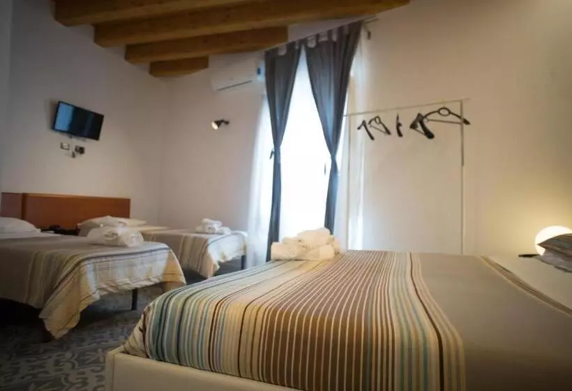 اتاق استاندارد چهار تخته, B&b Kolymbetra