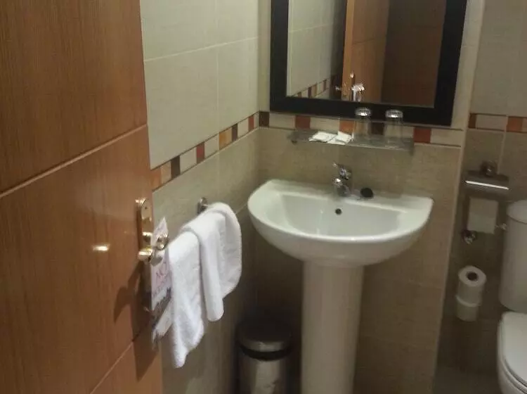 スタンダードトリプルルーム, Hostal El Arco