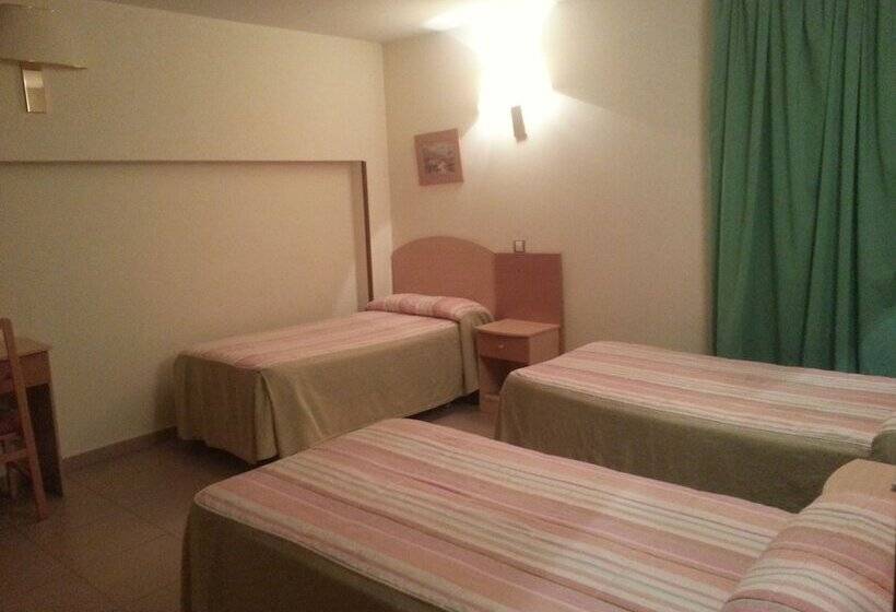 Номер Стандарт Трехместный, Hostal El Arco