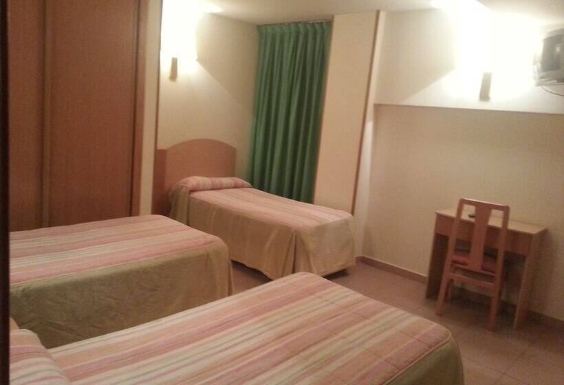 Номер Стандарт Трехместный, Hostal El Arco