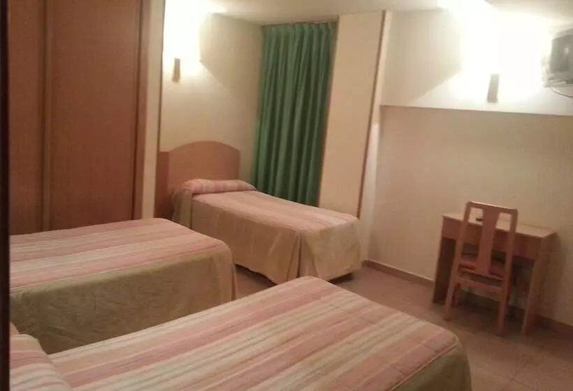 スタンダードトリプルルーム, Hostal El Arco