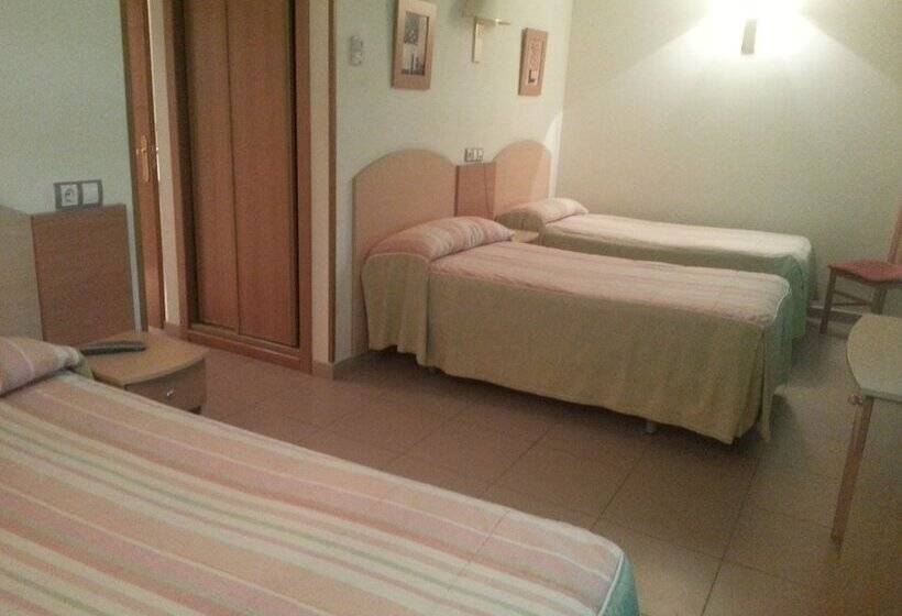 Номер Стандарт Трехместный, Hostal El Arco