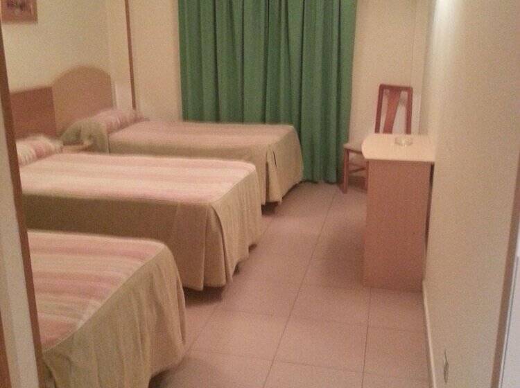 Номер Стандарт Трехместный, Hostal El Arco