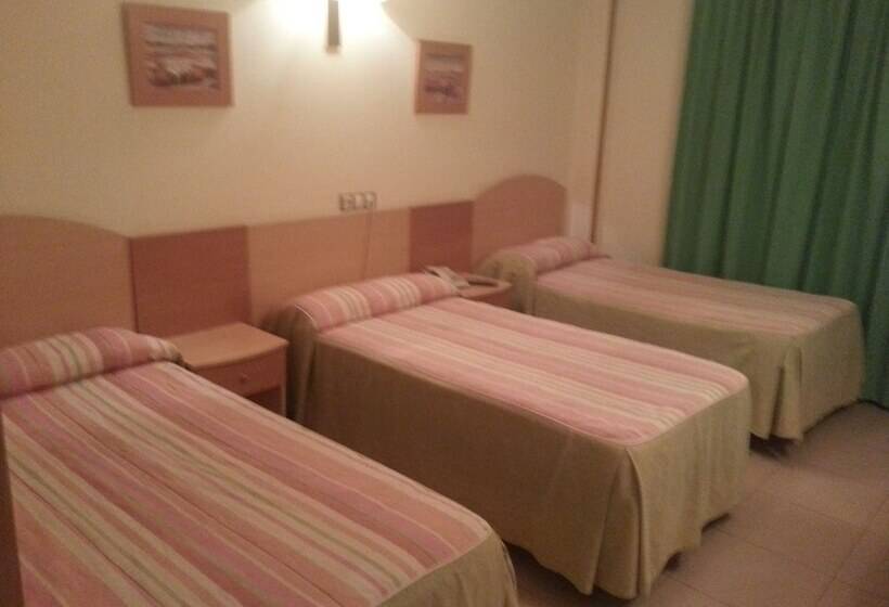 Номер Стандарт Трехместный, Hostal El Arco