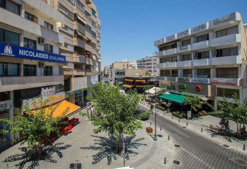 سوییت خانوادگی, Blazer Residence