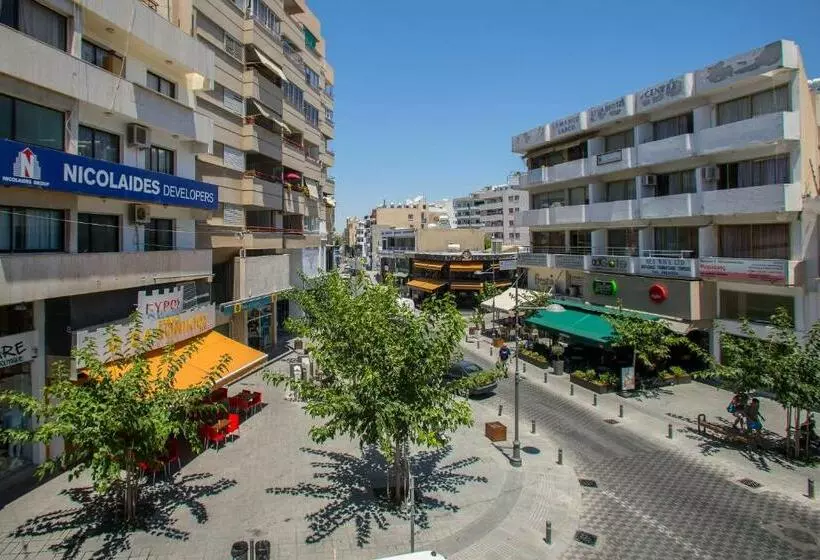 سوییت خانوادگی, Blazer Residence