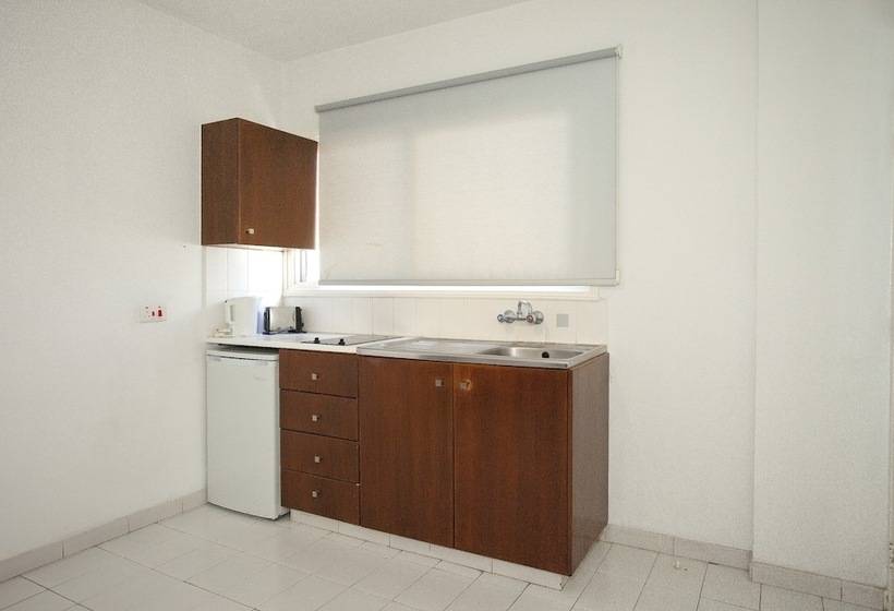 آپارتمان خانوادگی, Blazer Residence