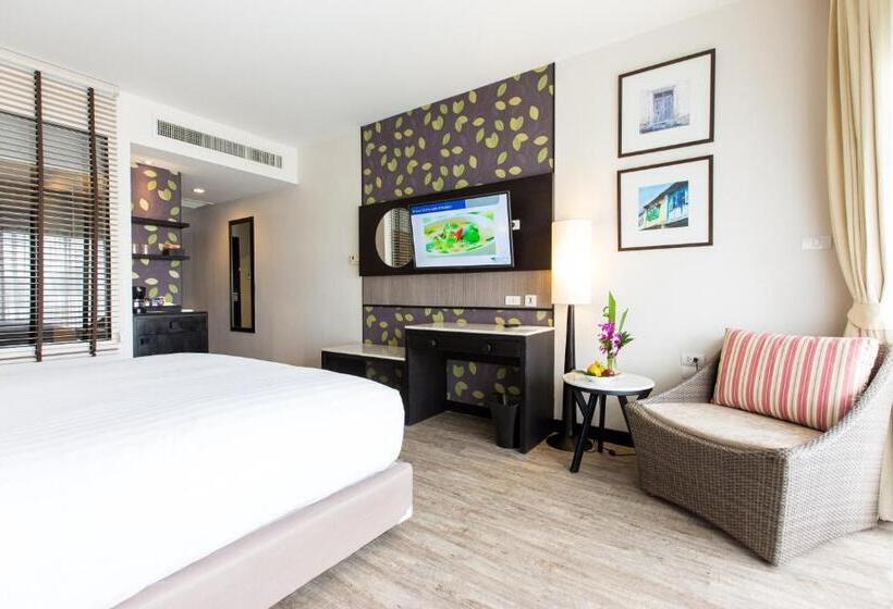 Quarto Deluxe Vista Piscina, Deevana Plaza Phuket   Sha Extra Plus