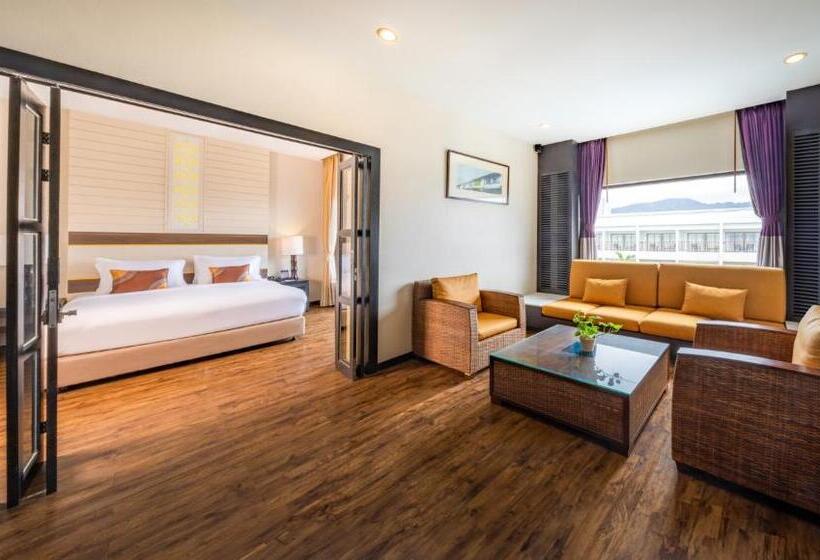 디럭스 스위트, Deevana Plaza Phuket   Sha Extra Plus