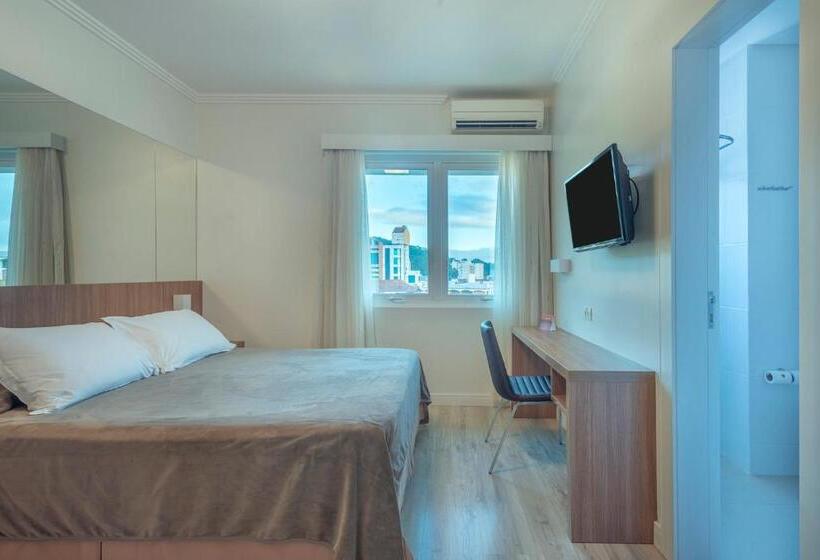 高级大房间, Glória Blumenau