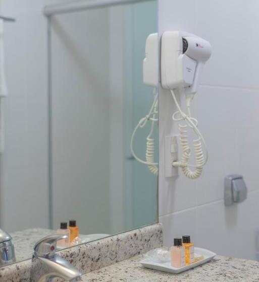 高级三人间, Glória Blumenau