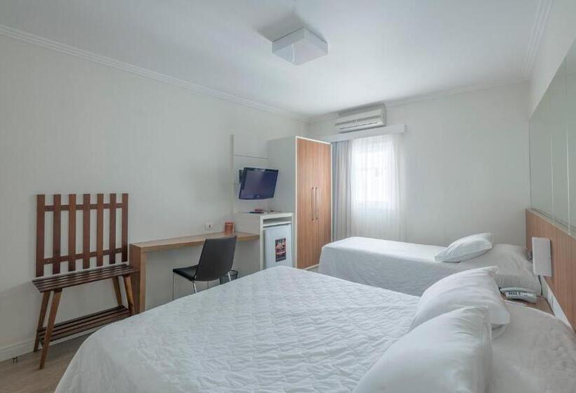 高级三人间, Glória Blumenau