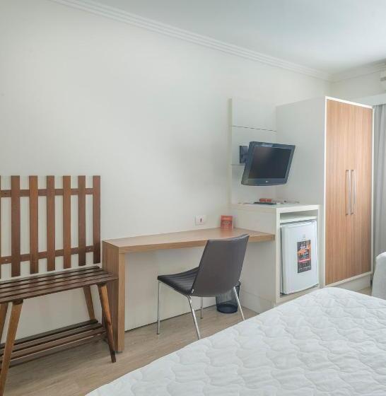 高级三人间, Glória Blumenau