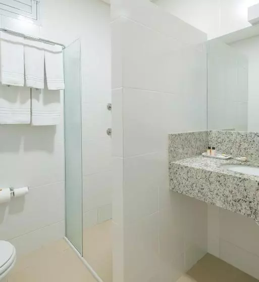 スーペリアの4人部屋, Glória Blumenau
