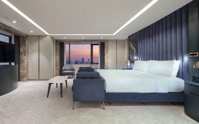 キングサイズベッドのデラックススイート, Hilton Istanbul Maslak