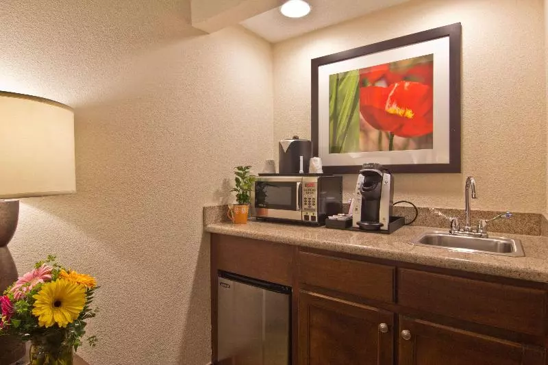 اتاق کلاب, Intercontinental Al Khobar, An Ihg