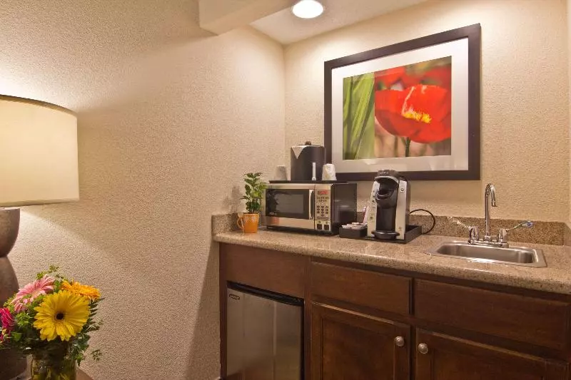 اتاق کلاب, Intercontinental Al Khobar, An Ihg