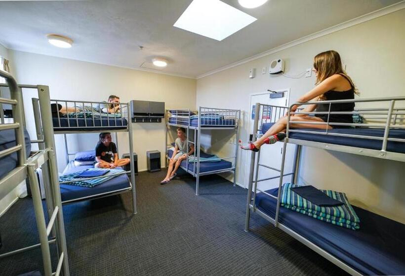 Кровать в Многоместном Номере с Общей Ванной, Nomads Capital Backpackers  Wellington
