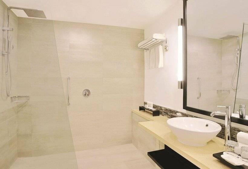 اتاق داخلی دلوکس, Radisson Blu Resort Fiji