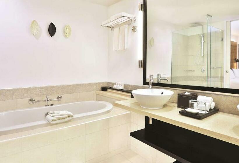 سوییت با چشمانداز باغ, Radisson Blu Resort Fiji