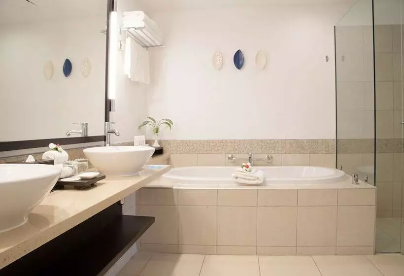 سوییت با چشمانداز باغ, Radisson Blu Resort Fiji