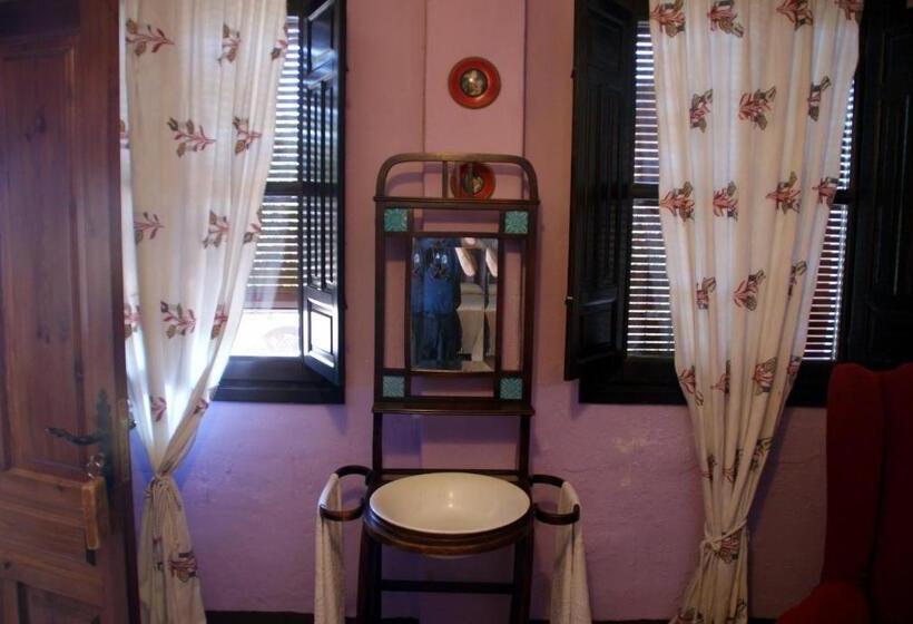 标准三人间, Palacio Guzmanes