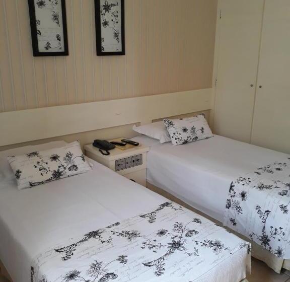 חדר סטנדרט לארבעה, San Michel Palace