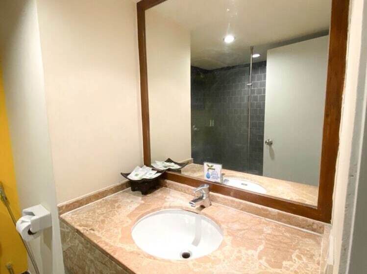 スーペリアールーム, The Seasons Pattaya   Sha Plus Certified