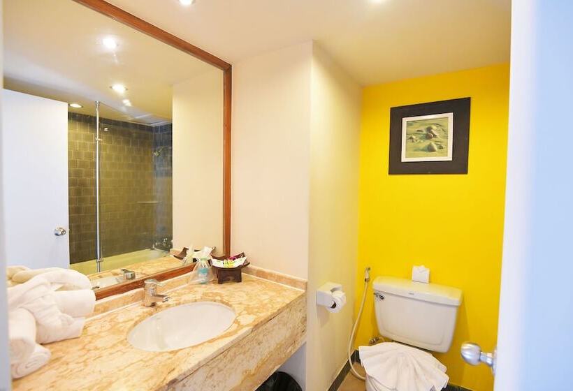 デラックスルーム, The Seasons Pattaya   Sha Plus Certified