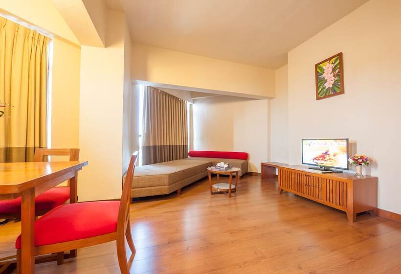 スイート, The Seasons Pattaya   Sha Plus Certified