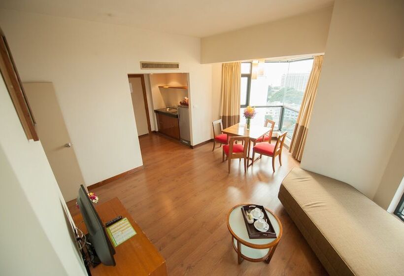 スイート, The Seasons Pattaya   Sha Plus Certified