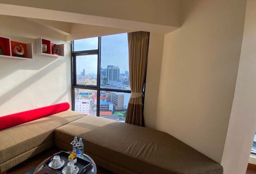 スイート, The Seasons Pattaya   Sha Plus Certified