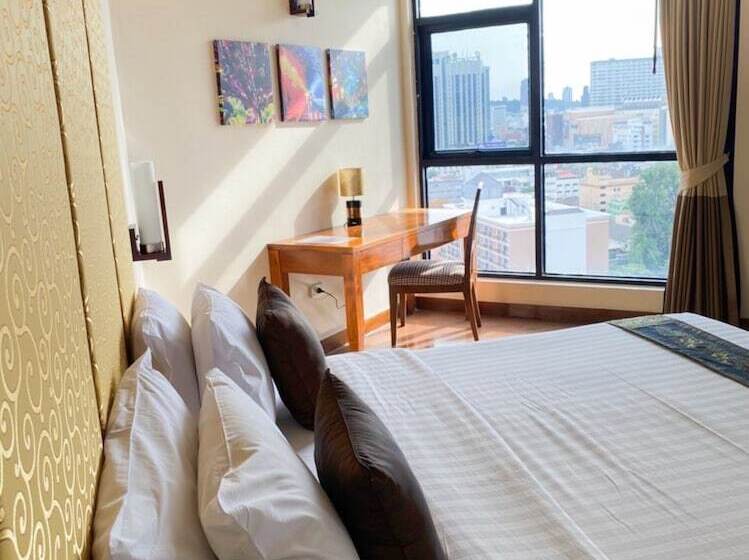 スイート, The Seasons Pattaya   Sha Plus Certified