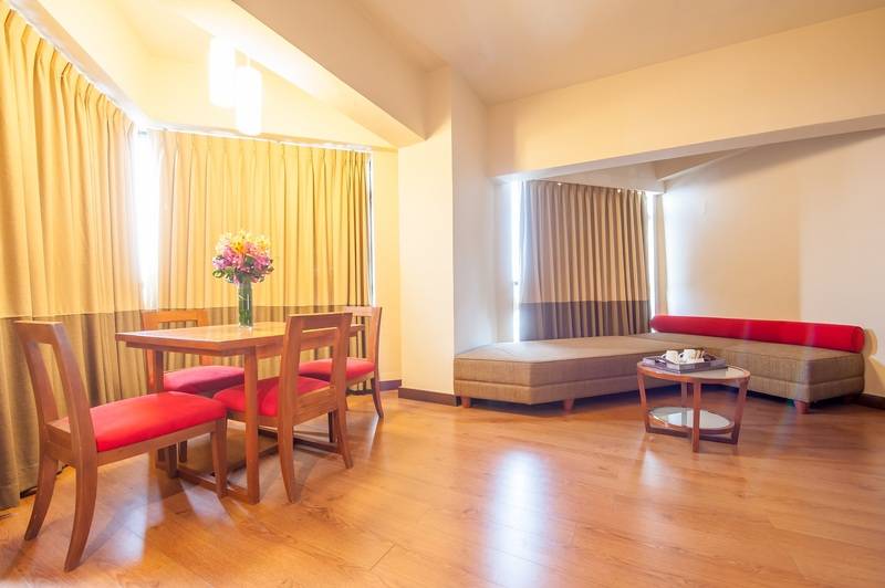 スイート, The Seasons Pattaya   Sha Plus Certified