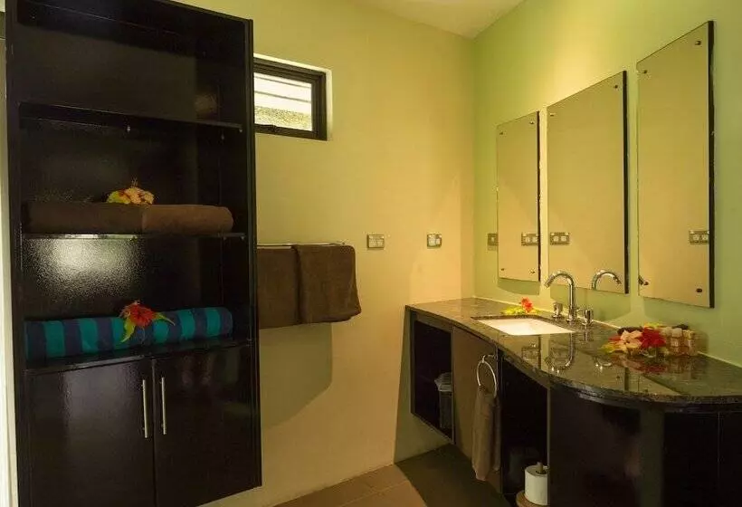 ویلای لوکس 1 خوابه, Uprising Beach Resort