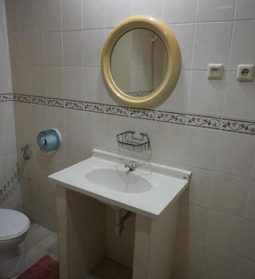 חדר משפחתי, Ammara Legian By Vilarisi