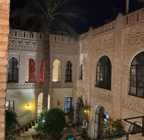 سوئیت با بالکن, Dar Tozeur
