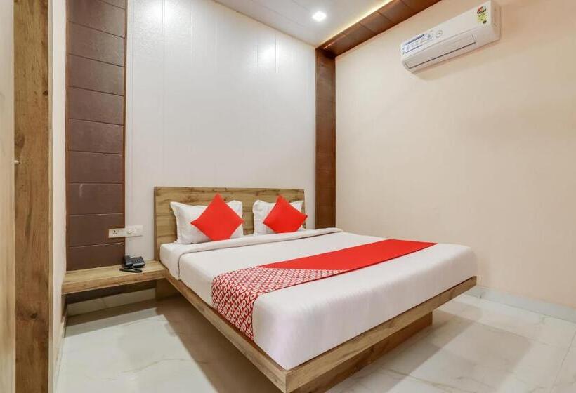 트리플 클래식 룸, Oyo 77970  Sangam