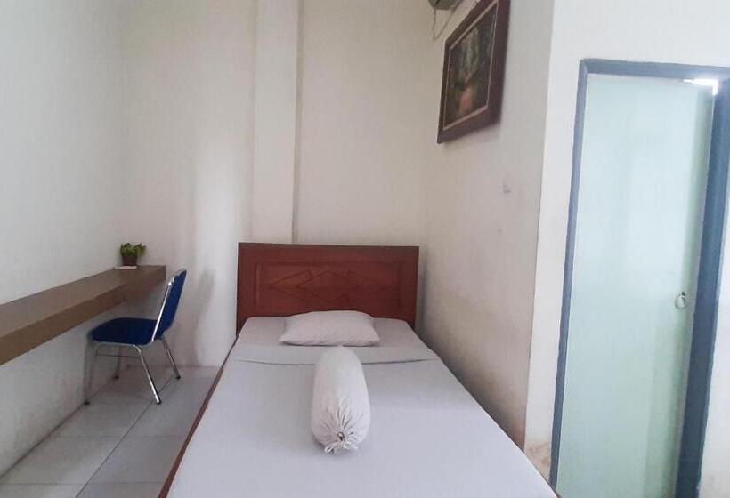 Standard Enkelrum, Reddoorz Syariah At Penginapan Sederhana Palembang