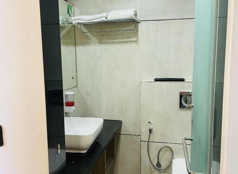 חדר דלוקס, Vijay Shree