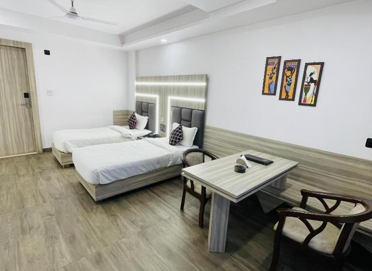 חדר סופריור, Vijay Shree