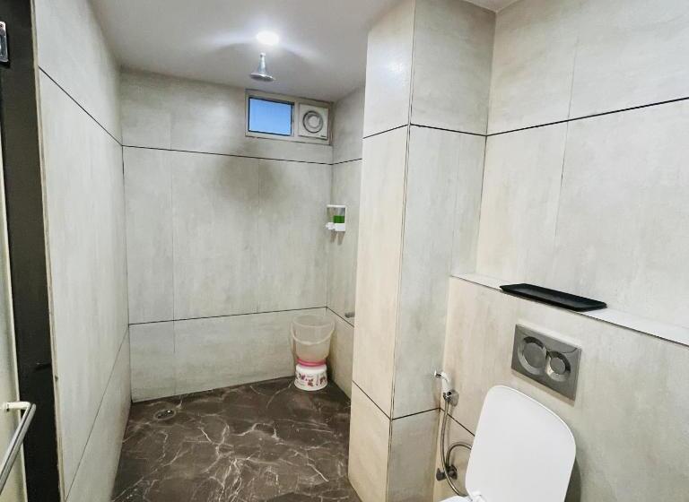 חדר סופריור, Vijay Shree