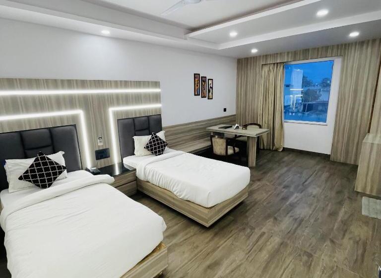 חדר סופריור, Vijay Shree